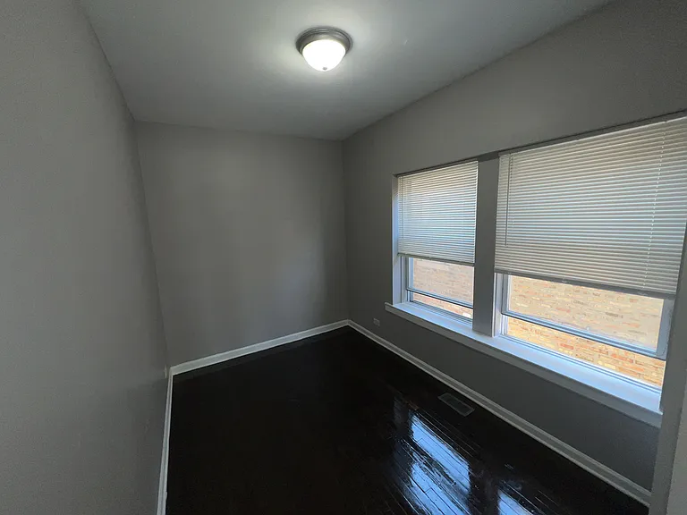 7525 S Green St #1 — Photo 8