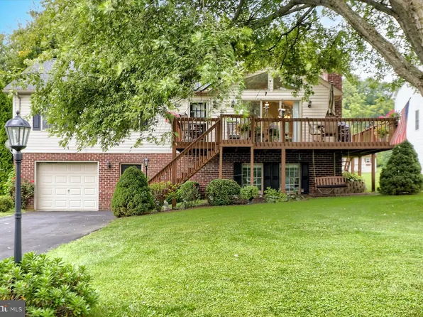 483 Lake Meade Dr, East Berlin, PA 17316
