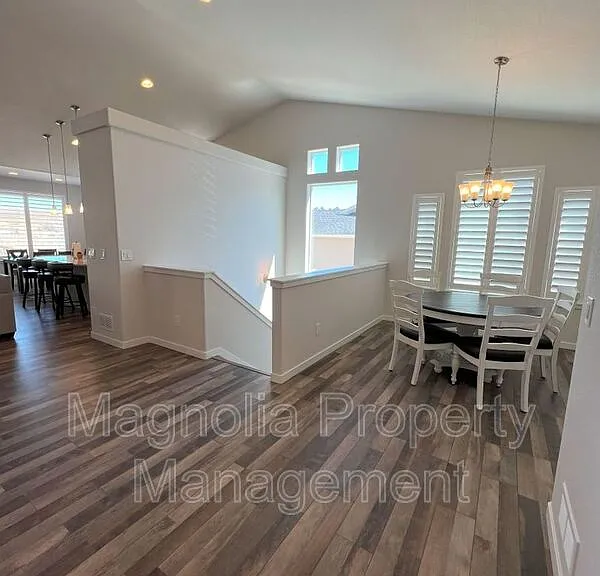 11855 Koenig Dr — Photo 2