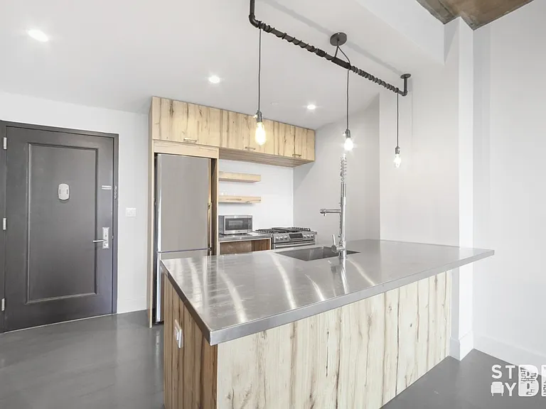 72 Box St #3J — Photo 1