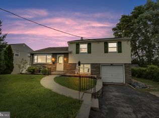 10829 Knights Rd, Philadelphia, PA 19154