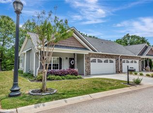 54 Hillsborough Dr, Anderson, SC 29621