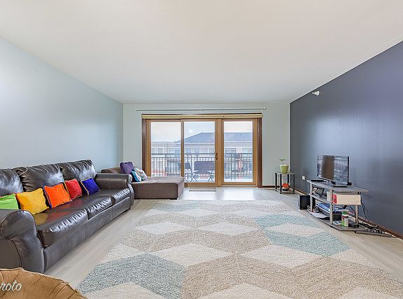 5th image of 675 Pearson St #812