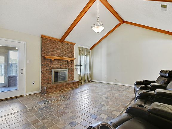 4th image of 15356 Woody Dr