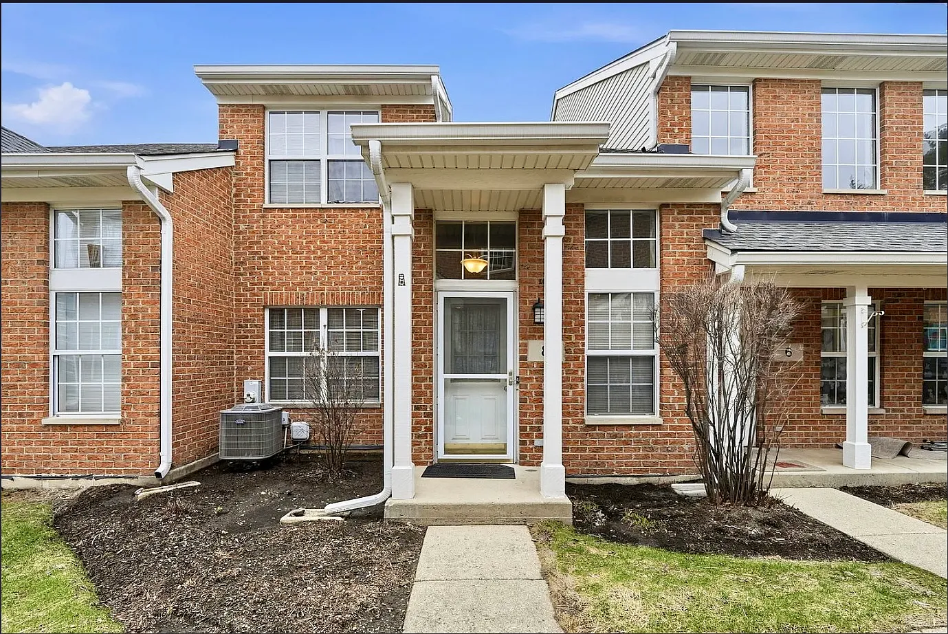 3 bed, 2.5 bath, 1306 sqft, $2,999 — Photo 1