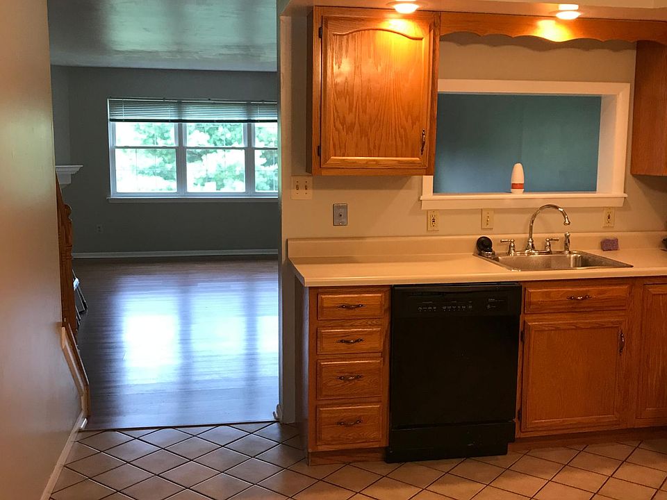 1st image of 346 Carlyn Ct