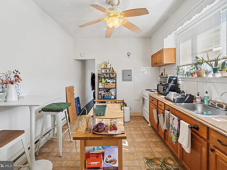 2842 Cedar St #2 — Photo 6
