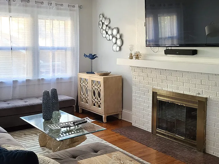 3207 Center St #1 — Photo 2