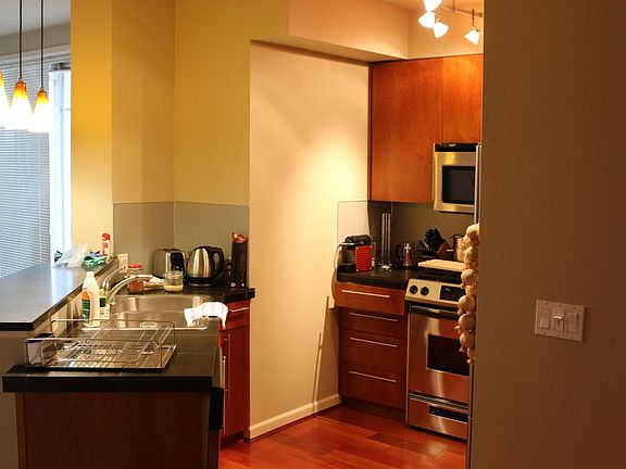 4th image of 124 Bellevue Ave E Unit 605