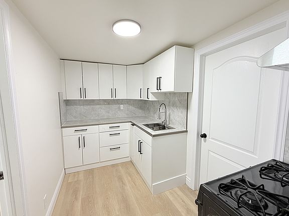 5th image of 165 College Ave N #2