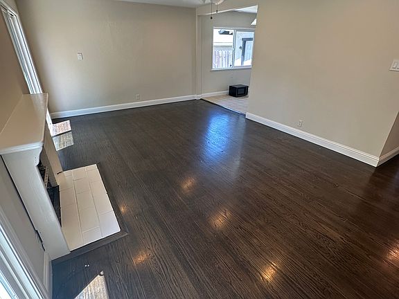 Living/dining angle 2