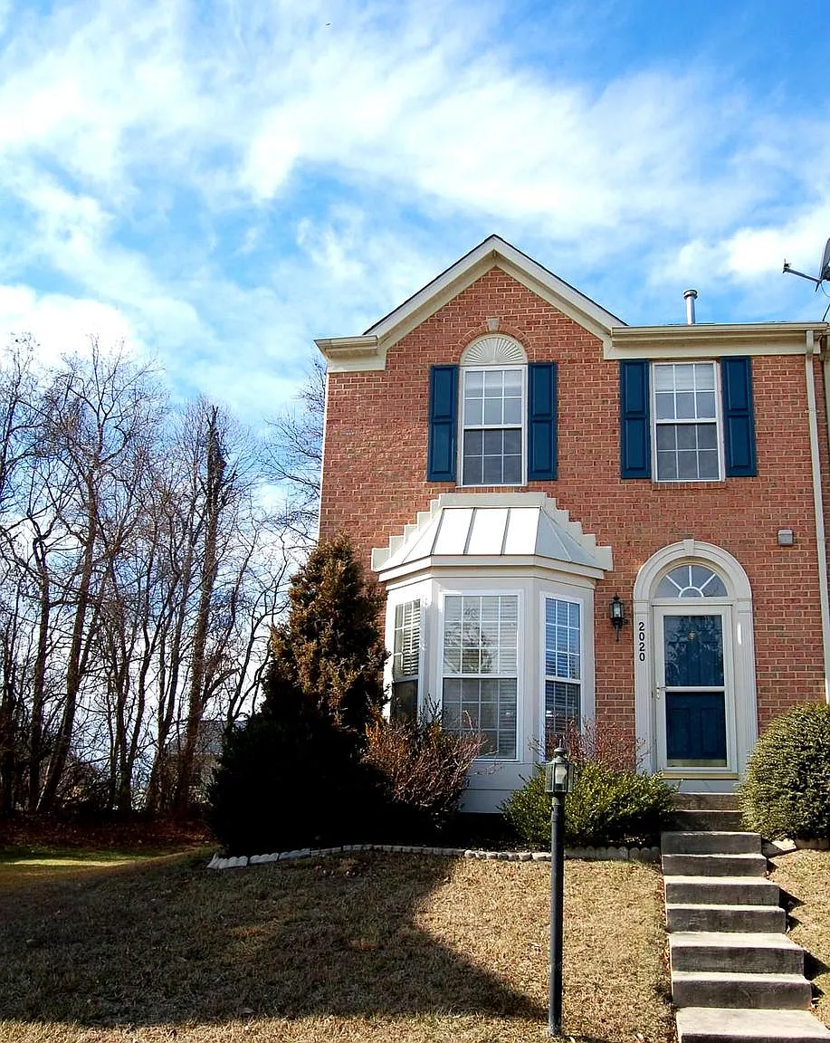 3 bed, 4.5 bath, 1946 sqft, $2,300 — Photo 1