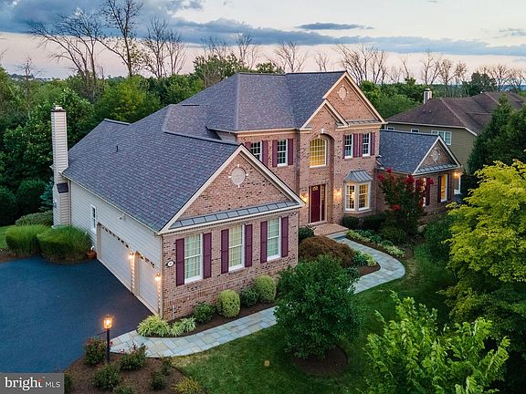 2nd image of 45 Goldfinch Cir