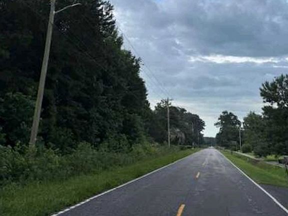 Exterior Neighborhood (street photo)