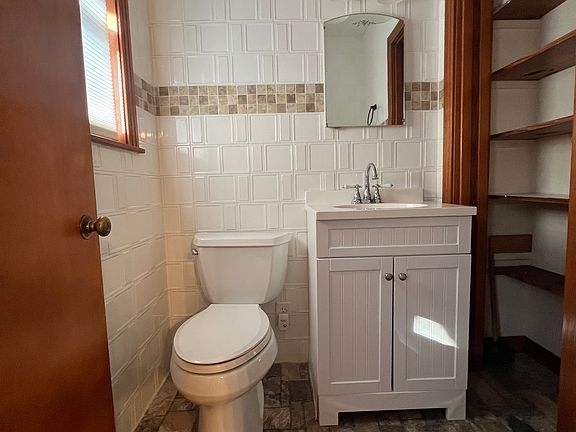 5th image of 1010 Nashville Ave