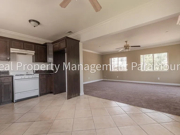 3831 S Wall St — Photo 1