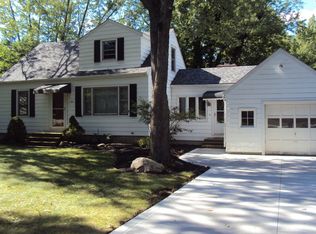 2762 Oak St, Willoughby Hills, OH 44094
