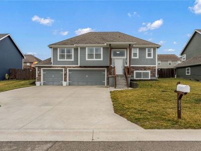 804 N Oak Ter, Tonganoxie, KS, 66086