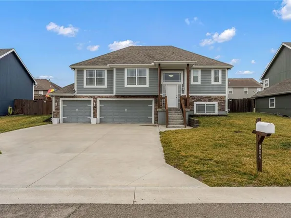 804 N Oak Ter, Tonganoxie, KS 66086