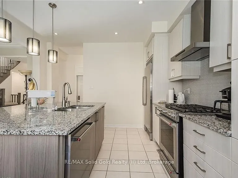 48 Pointer St — Photo 17