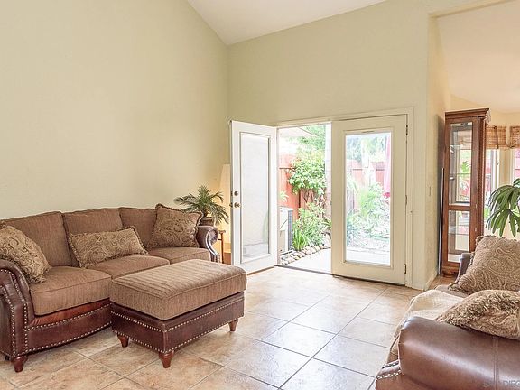 4th image of 2474 Manzana Way