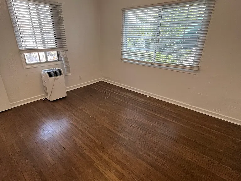 1121 N Kenmore Ave #102 — Photo 6