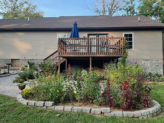 3rd image of 959 Cemetery Rd