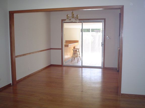 Living Rm, Dining Rm, Slider to Screened Rm