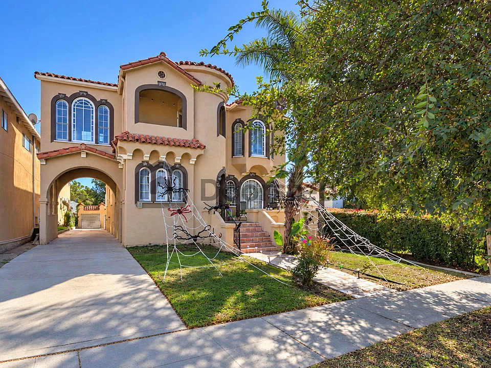 1330 S Ridgeley Dr