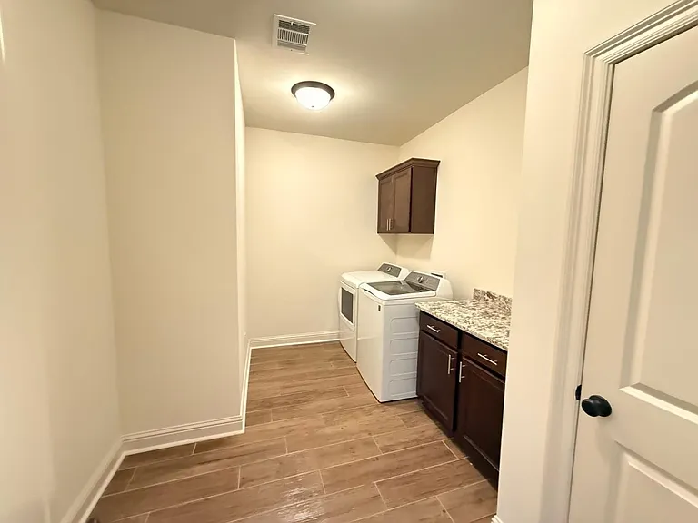 103 Mesquite St — Photo 6