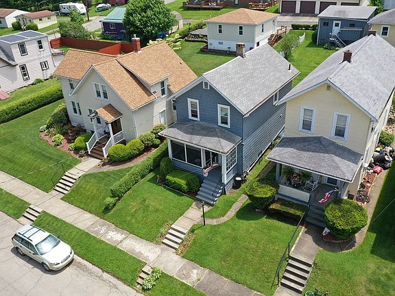 5th image of 207 W 5th St