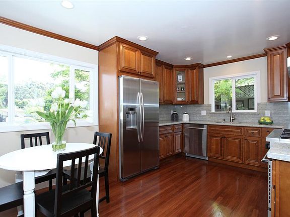2nd image of 636 W Hillsdale Blvd