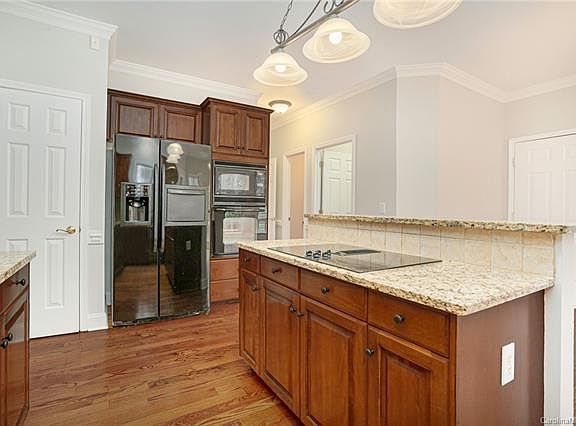 4th image of 7001 Olde Sycamore Dr