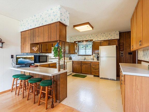 3rd image of 12776 Knollwood Dr