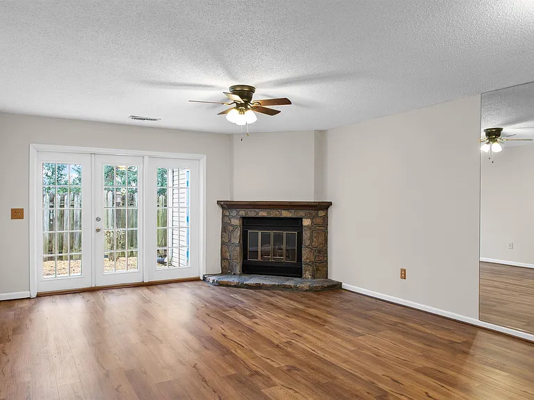 3426 Wildewood Dr — Photo 4
