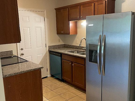 3rd image of 504 Schneider Dr