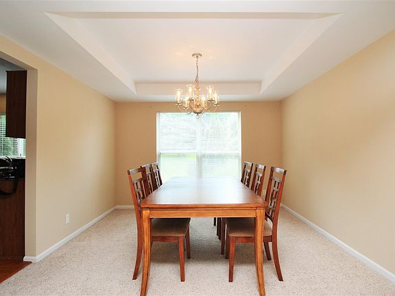 5th image of 988 Lakeway Ct