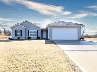 82 Gray Field Ct, Jefferson, GA 30549