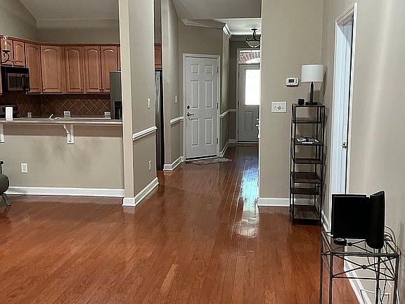 2nd image of 123 N Wentworth Dr
