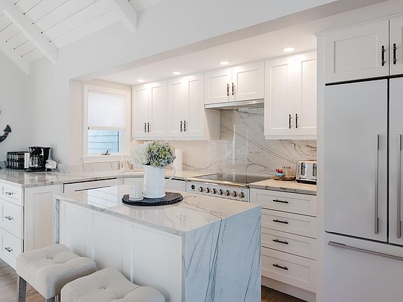 4th image of 109 Waterway