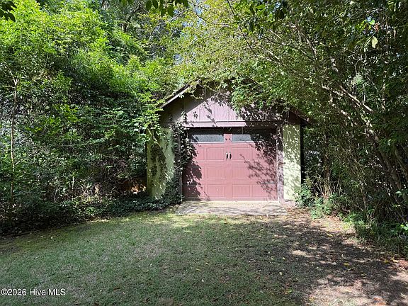 4th image of 360 E Maine Ave