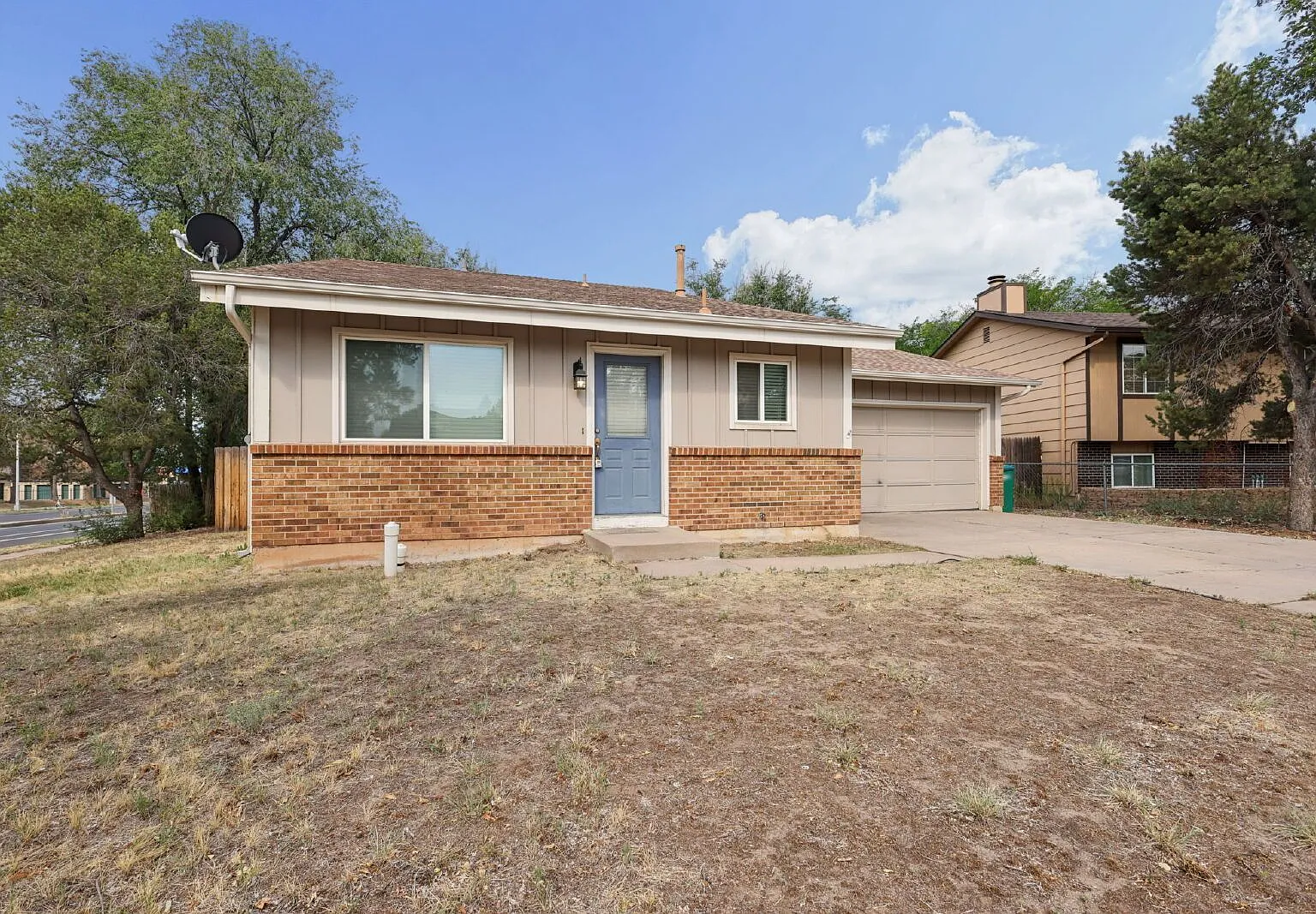 3 bed, 2.0 bath, 1320 sqft, $1,950 — Photo 2