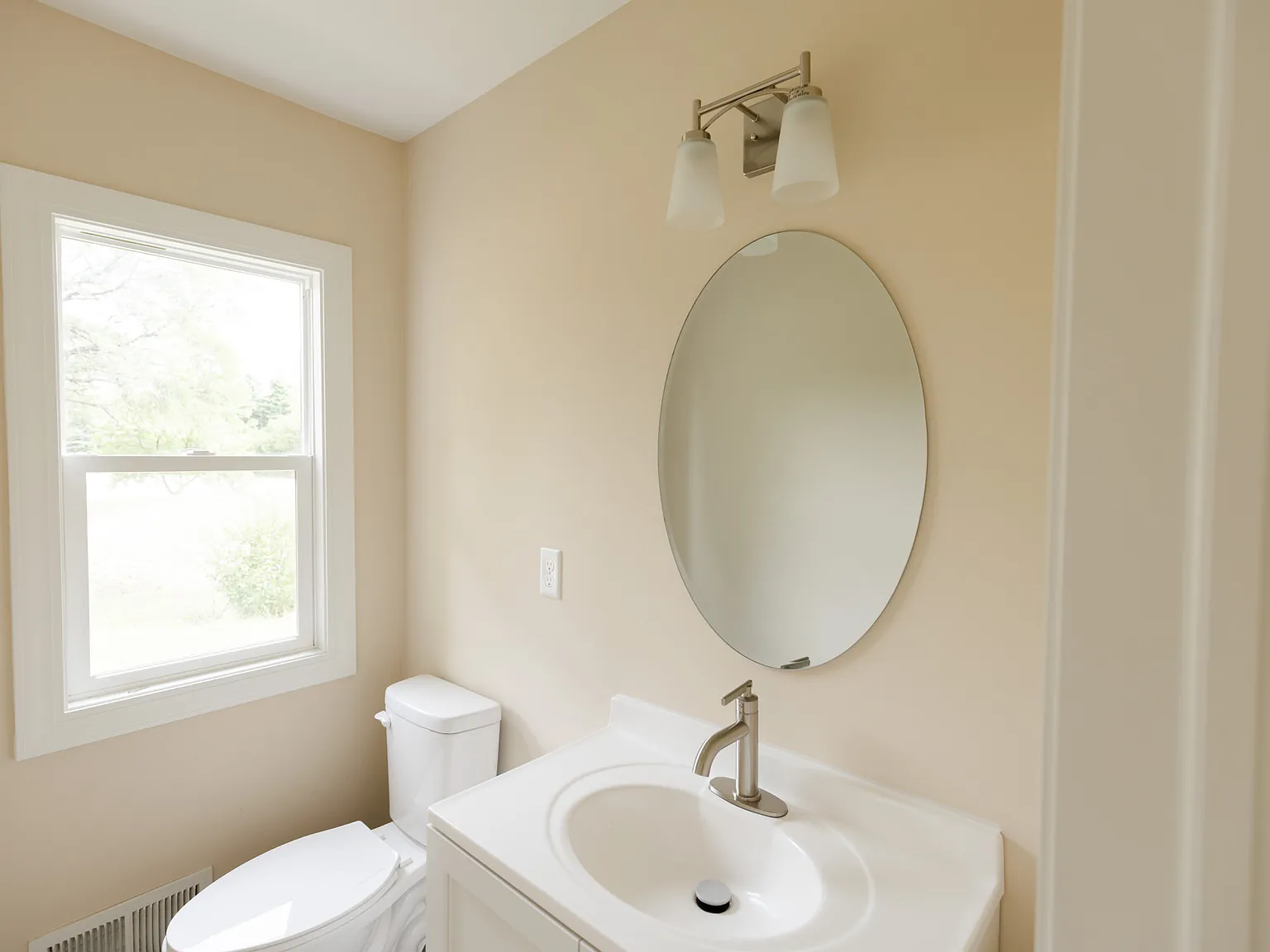 5 bed, 2450 sqft, $3,000 — Photo 2