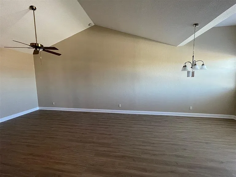 10365 Pendleton Ave — Photo 5