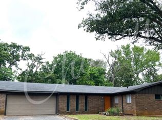 115 Glenwood Dr, Palestine, TX 75801