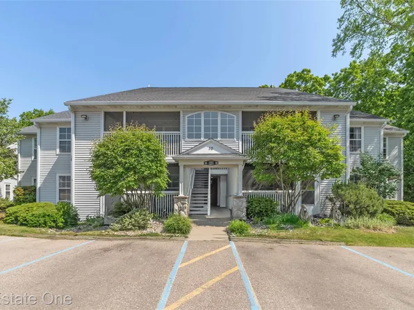 12267 Saint Andrews Way, Fenton, MI 48430