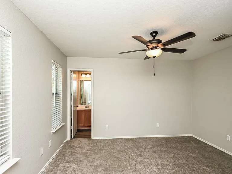 1424 Pine Ln — Photo 11