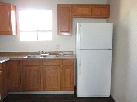 3rd image of 705 W 47th St APT C