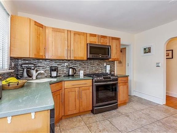 5th image of 48 Sherwood Dr