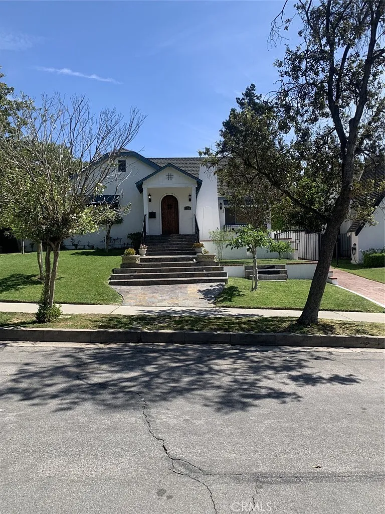 3 bed, 2152 sqft, $6,995 — Photo 1